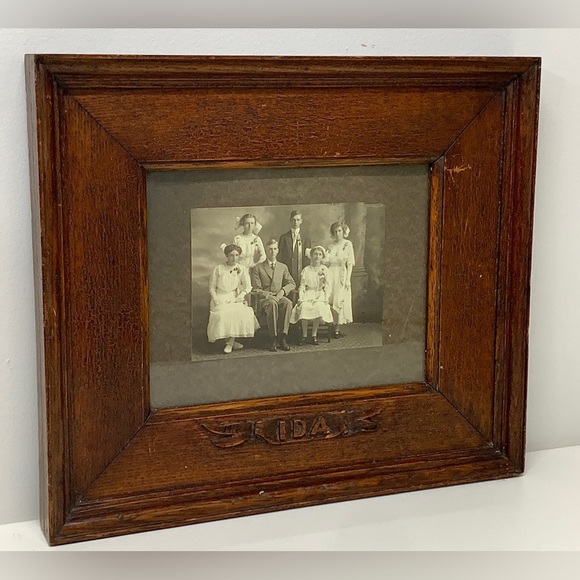 1911 Antique IDA Hardwood Framed Birthday Gift Family Photograph 19" x 17" - Picture 2 of 16